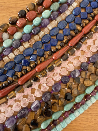 Bijoux pierres naturelles, boucles d'oreilles clips femmes pierres, collier, bijoux charms pierres, bagues et bracelets.