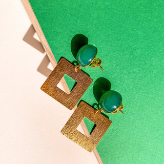 Boucles d'oreilles graphiques.