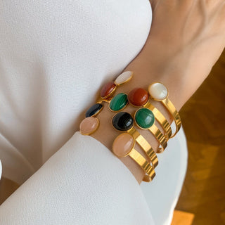 Bijoux élégants créateurs faits à Paris et Bruxelles.