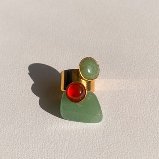 Détails des pierres aventurine et cornaline de la bague Dora