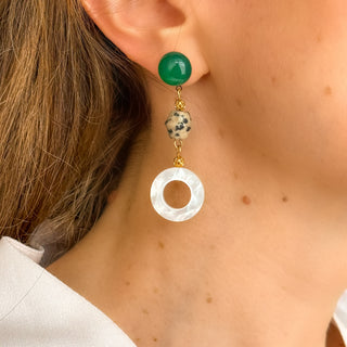 Boucles d'oreilles Natacha asymétriques en pierres naturelles pour oreilles percées ou clips, vue de proffil