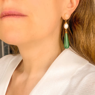 Boucles d'oreilles pendantes en pierres er perles Jacinthe pour oreilles percées et perles, vue de profil