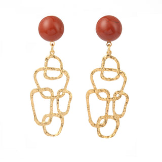 Boucles d'oreilles Tara graphiques et colorées en pierres, packshot sur fond neutre, disponibles en version percées ou clips.