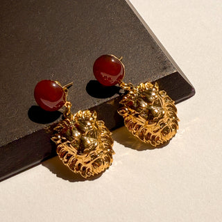 Zoo sur les boucles d'oreilles dorées lion en pierres naturelles pour oreilles percées ou clips