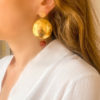 Boucles d'oreilles Isabelle en pierres naturelles, dorure 24K, vue de côté - YOUM