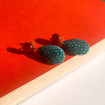Charger l&#39;image dans la galerie, Boucles d&#39;oreilles galuchat bleu canard Gina
