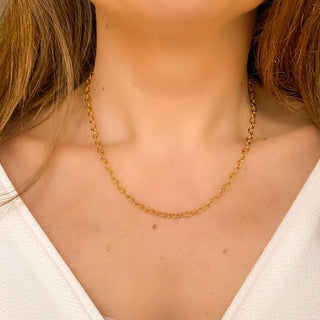 Collier charms Colombe Youm porté seul, tombé délicat et minimaliste.