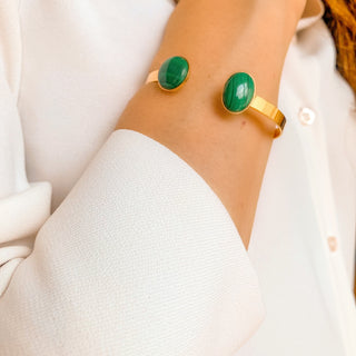 Jonc Théo doré malachite porté au poignet