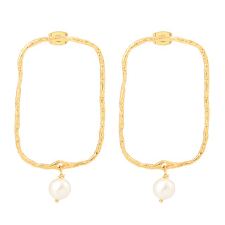 Boucles d’oreilles Luis grand rectangle doré avec perle blanche Youm, finition or fin 24 carats, packshot sur fond blanc.