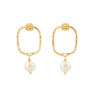 Boucles d’oreilles Nils petit rectangle doré avec perle blanche Youm, finition or fin 24 carats, packshot sur fond blanc.