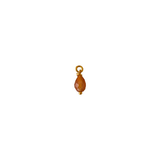 Charm agate rouge pour créoles Youm à personnaliser, pierre naturelle montée sur laiton doré à l’or fin 24 carats.