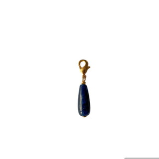 Charm Apatite bleu Youm — laiton doré à l’or fin 24k, pour collier et bracelets, packshot sur fond blanc. 