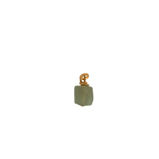 Charm aventurine verte cube pour créoles Youm à personnaliser, pierre naturelle montée sur laiton doré à l’or fin 24 carats.