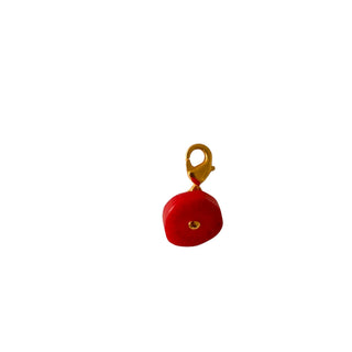 Charm Bambou rouge Youm — laiton doré à l’or fin 24k, pierre bambou rouge pour personnaliser colliers et bracelets, packshot sur fond blanc.