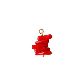 Charm gorgone rouge pour créoles Youm à personnaliser, fragment naturel monté sur laiton doré à l’or fin 24 carats.