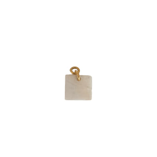 Charm nacre carrée pour créoles Youm à personnaliser, nacre naturelle montée sur laiton doré à l’or fin 24 carats.