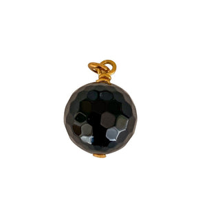 Charm onyx noir pour créoles Youm à personnaliser, pierre naturelle montée sur laiton doré à l’or fin 24 carats.
