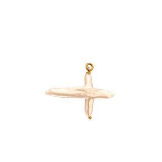 Charm perle blanche en forme de croix pour créoles Youm à personnaliser, perle naturelle montée sur laiton doré à l’or fin 24 carats.