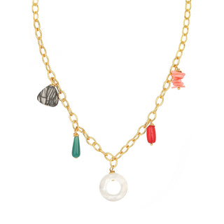 Collier Cara Youm — laiton doré à l’or fin 24k, pierres naturelles colorées, packshot sur fond blanc. 