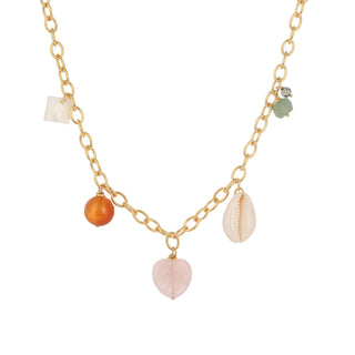 Collier Duna Youm — doré à l’or fin 24k, perles + pierres naturelles (colorées), coquillage, packshot sur fond blanc.