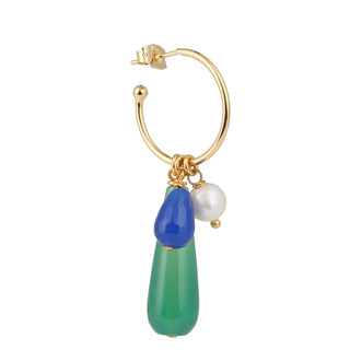 Créole Eloïse Youm en laiton doré à l’or fin 24K avec des charms en pierres et perles naturelles, à composer avec d'autres charms. 