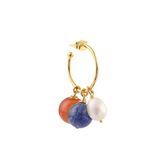 Créole Sacha dorée Youm avec charm agate/perle, packshot sur fond blanc.
