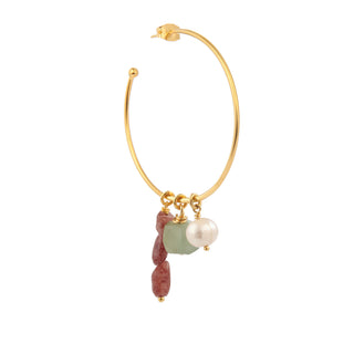 Créole Tiffany dorée Youm avec charms en pierree naturelles, packshot sur fond blanc.