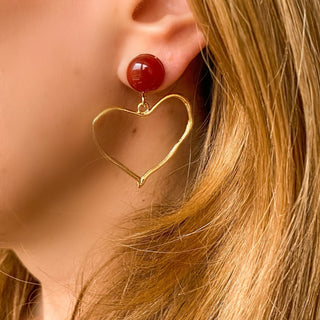 Boucles d'oreilles cœur Mina dorée pierre cornaline profil pour oreilles percées ou clips
