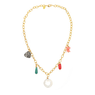 Collier Cara Youm — laiton doré à l’or fin 24k, perles + pierres naturelles, packshot sur fond blanc.  