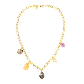 Collier Nora Youm — doré à l’or fin 24k, perles + pierres naturelles (améthyste, quartz, perle blanche), packshot sur fond blanc. 