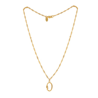 Collier serpent Loa en laiton doré à l’or fin 24 carats, pendentif serpent, packshot sur fond neutre.