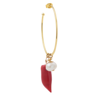 Créole Elisa dorée Youm avec charms  interchangeables corail éponge + perle blanche, packshot sur fond blanc.  