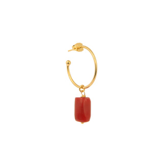 Créole Poema dorée Youm avec charm en gorgone rouge (breloque interchangeable), packshot sur fond blanc.  