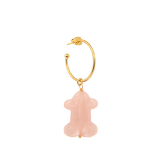 Créole Ula dorée Youm avec charm grenouille en quartz rose, packshot sur fond blanc.  